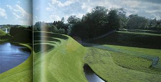 « The garden of cosmic speculation » Charles Jencks Scotland 1989 extrait de « Green architecture » James Wines – Taschen 2000